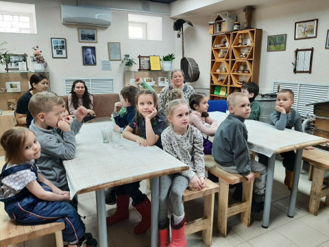 Пчелотека вновь распахнула свои двери для юных гостей из Монтессори